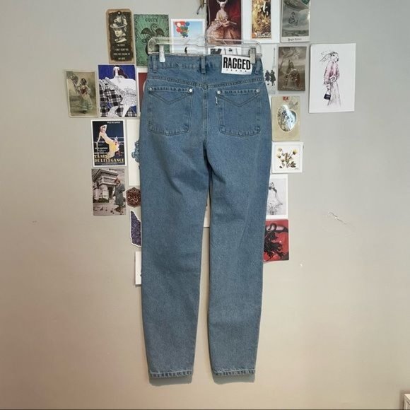 THE RAGGED PRIEST REVIVE RELAXED STRAIGHT LEG MID RISE V WAIST LIGHT WASH JEANS - Picture 3 of 9